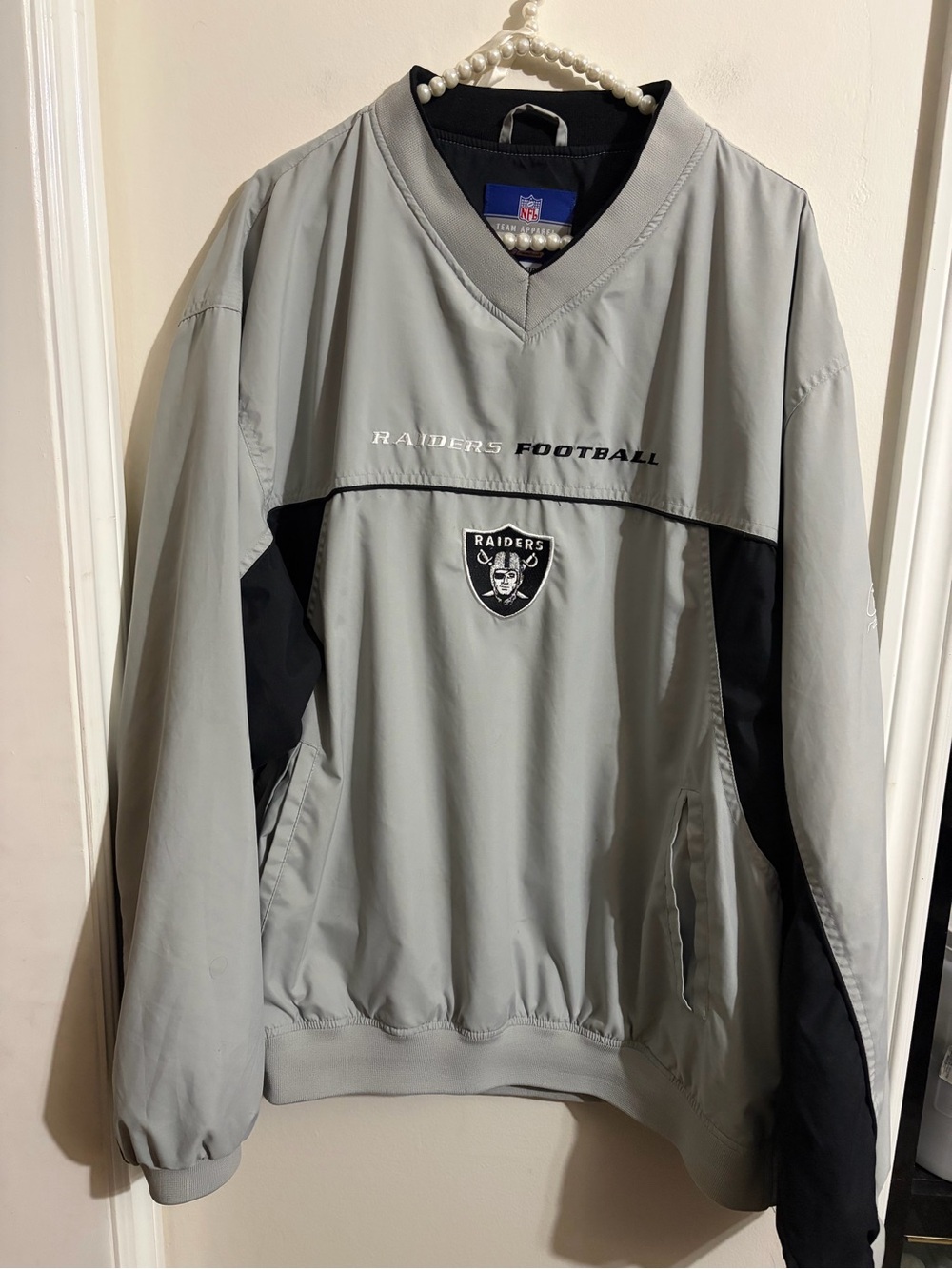 NFL Raiders Gray and Black V-Neck Pullover